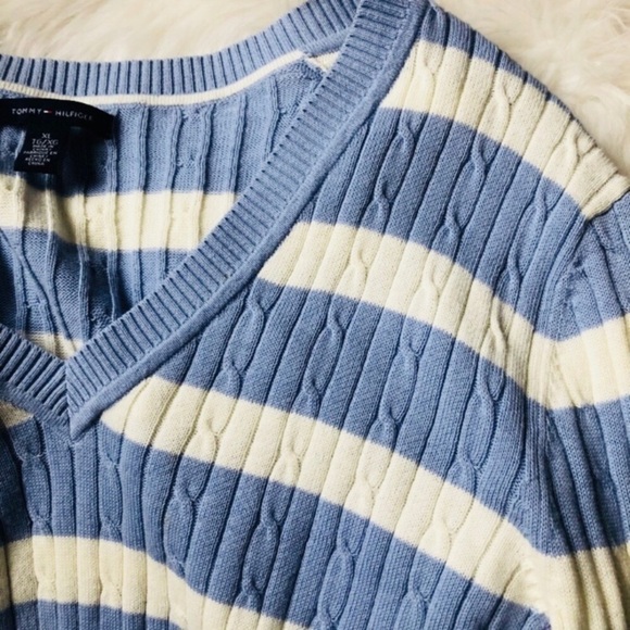 TOMMY HILFIGER Lightweight Wide Stripe Cable Knit V-Neck Sweater - Picture 5 of 12